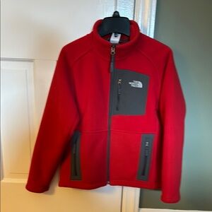 It’s cold 🥶 out there!Perfect Fall/Winter
The North Face Girls Red Fleece.